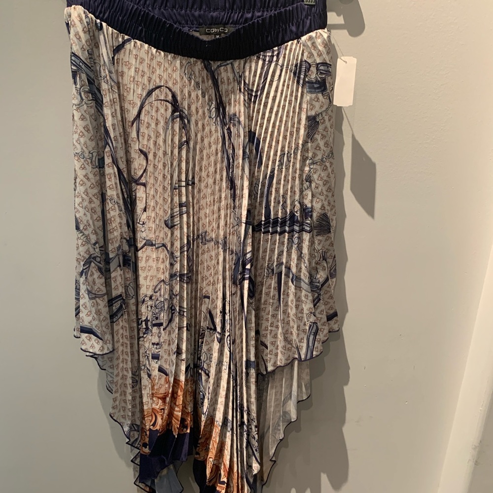 Skirt - Picture 2 of 3